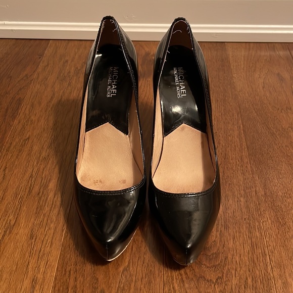 Michael Kors Patent Leather platform pumps US10 - Picture 2 of 8